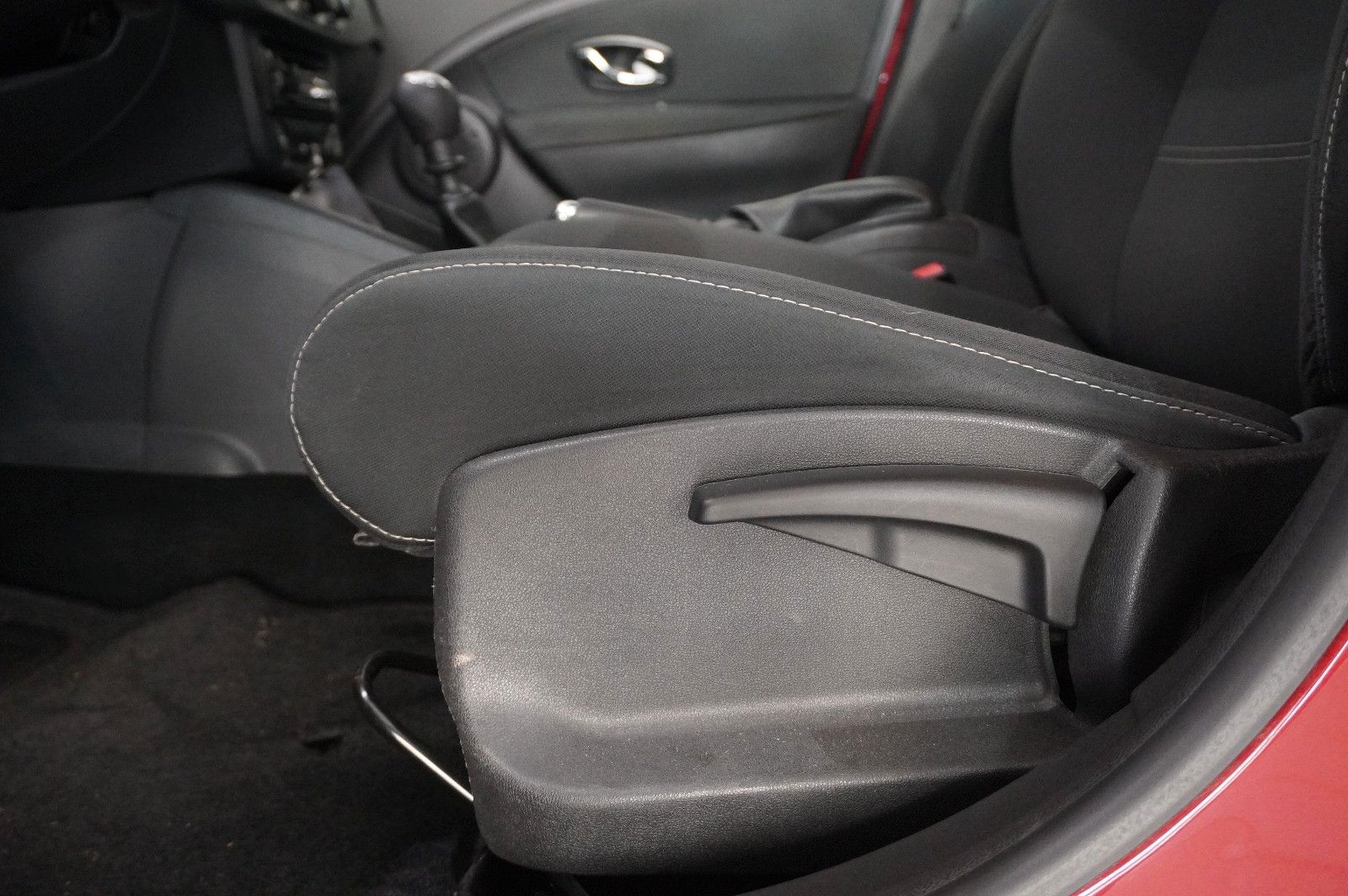 Fahrzeugabbildung Renault Megane Grandtour 1.6 AUTHEN. KLIMA/PDC/NEBEL/AHK