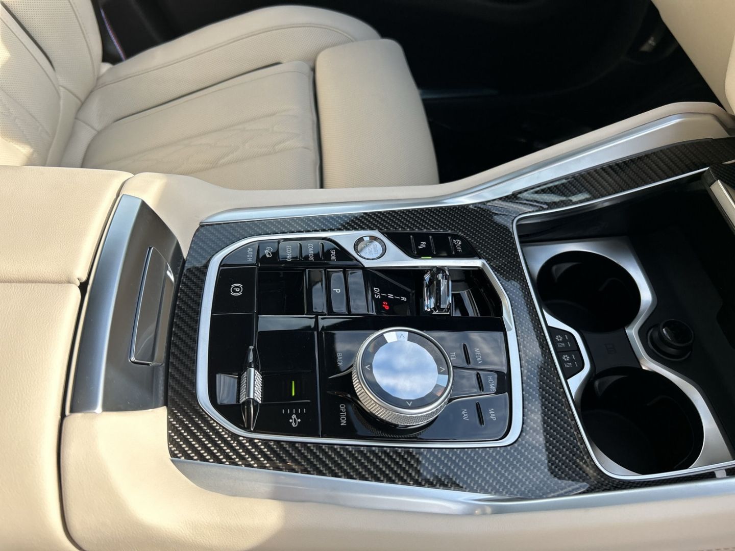 Fahrzeugabbildung BMW X6 xDrive 40 d M Sport Pro Luftfederung AD Nivea