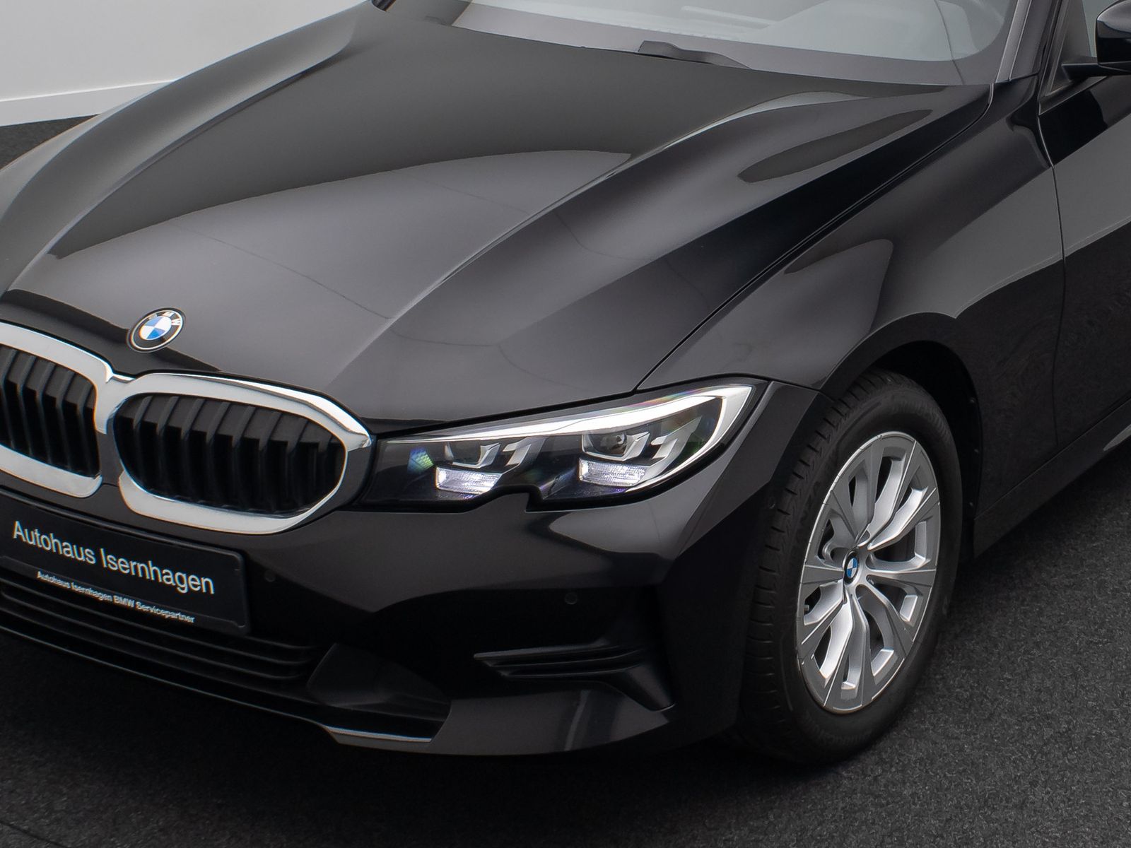 Fahrzeugabbildung BMW 318d HiFi Kamera DAB Alarm WLAN FernlichtAssist