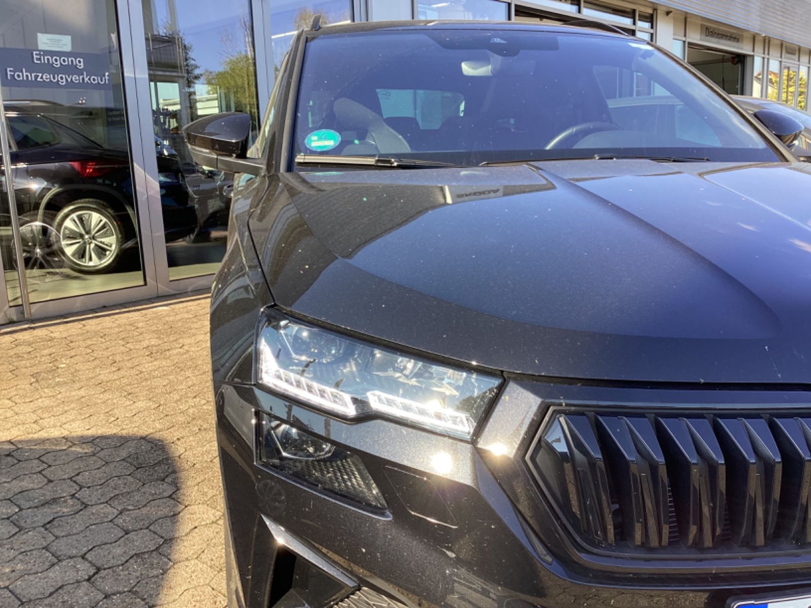 Fahrzeugabbildung SKODA Karoq Sportline 2.0 TSI DSG 4x4 Navi AHK ACC