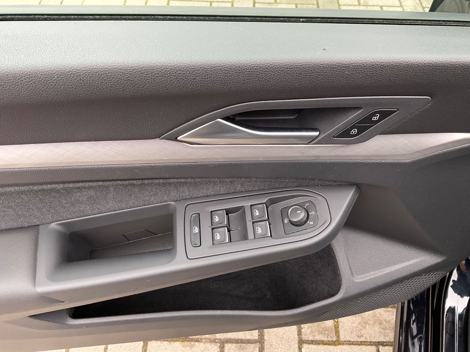 Fahrzeugabbildung Volkswagen Golf Variant 1.5 eTSI DSG Life,LED,AHK,ACC,carpl