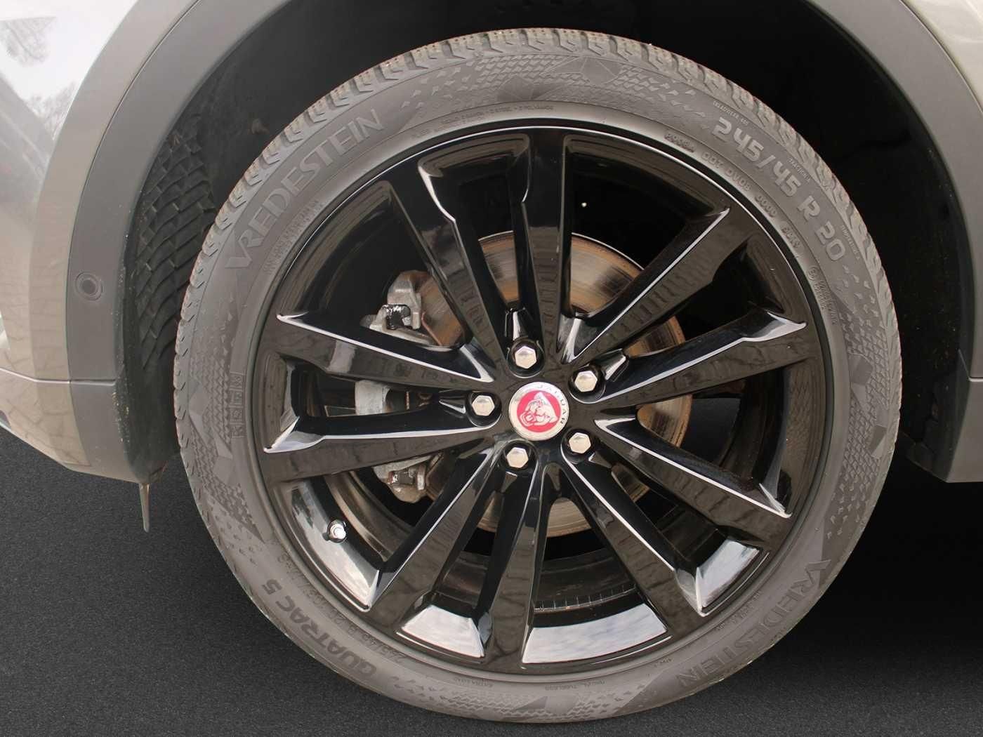 Fahrzeugabbildung Jaguar E-Pace Diesel D180 AWD Aut. Chequered Flag