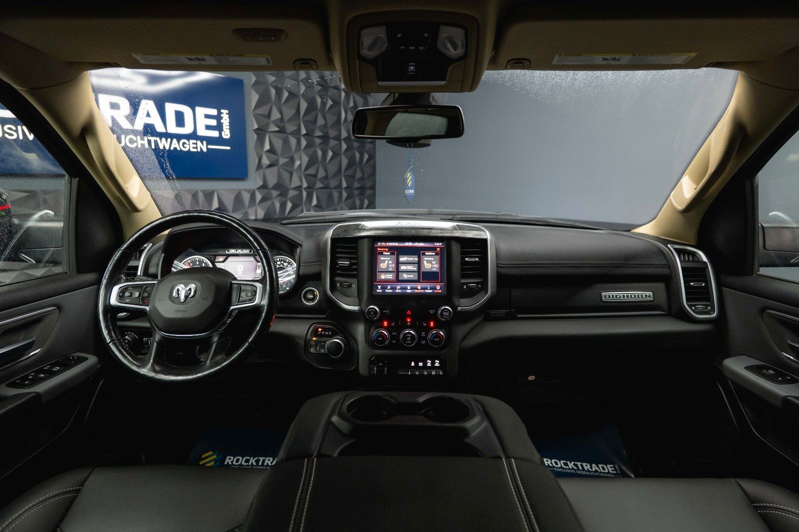 Fahrzeugabbildung Dodge RAM 5.7 V8 HEMI 4x4 OFFROAD Night-Paket *LED*