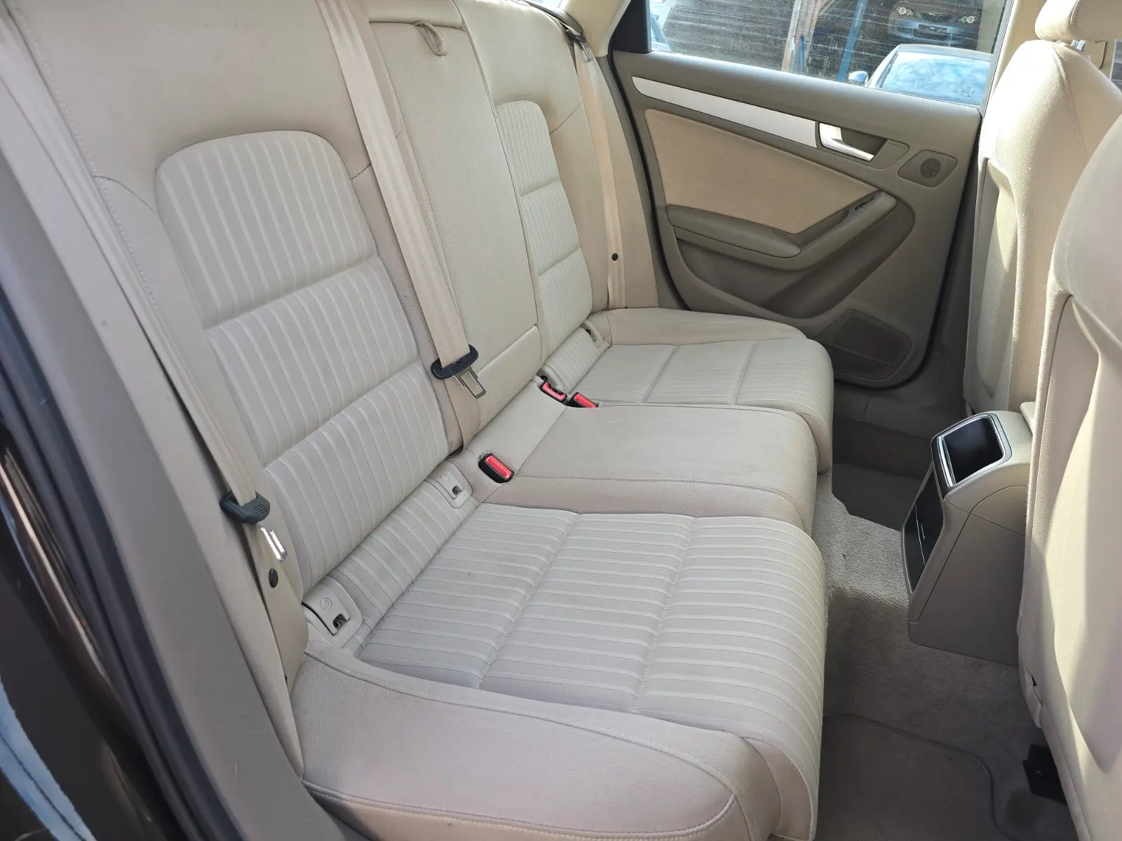 Audi A4 2011 — photo 12