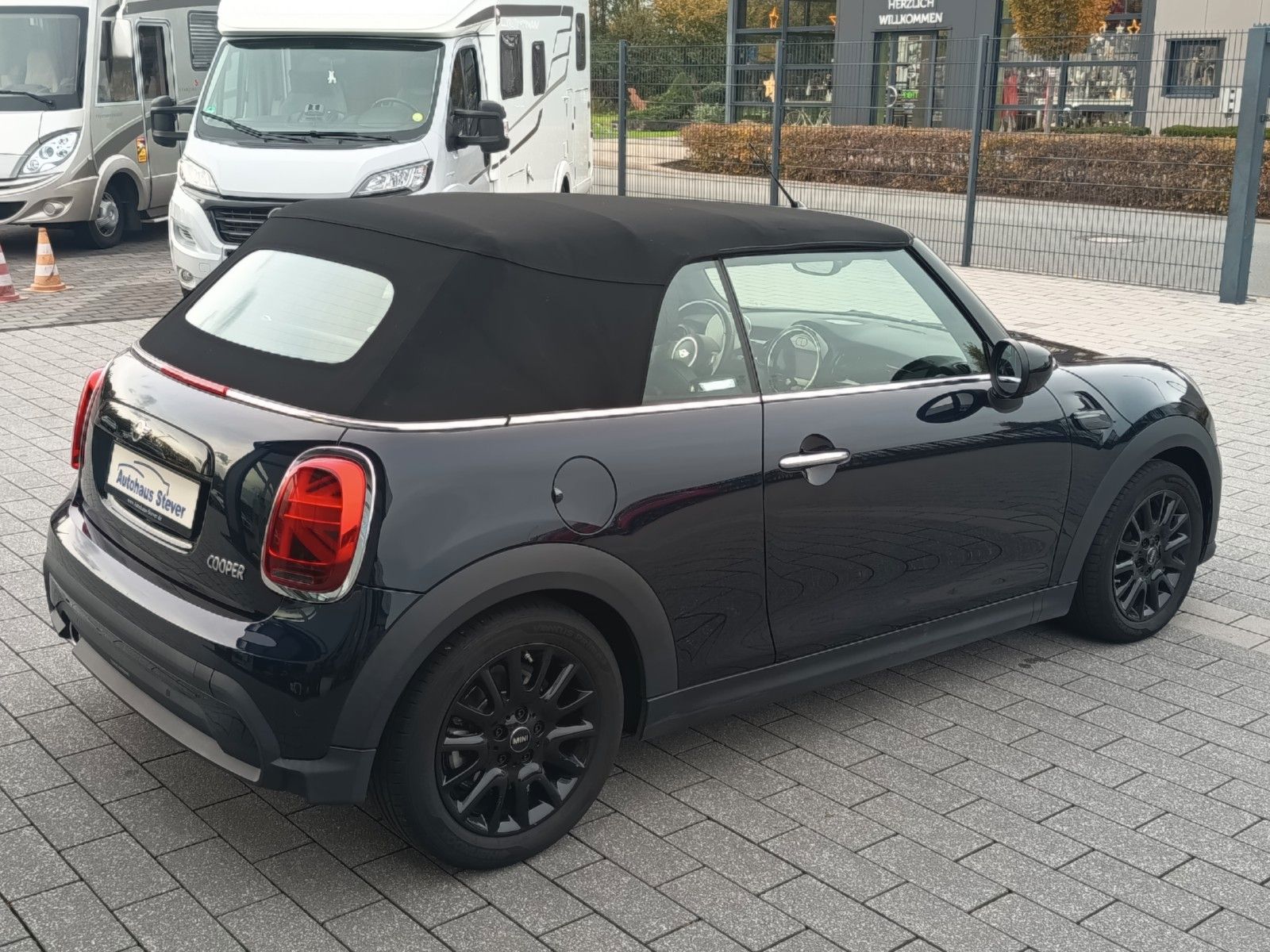 Fahrzeugabbildung MINI COOPER Cabrio Cooper Classic Trim
