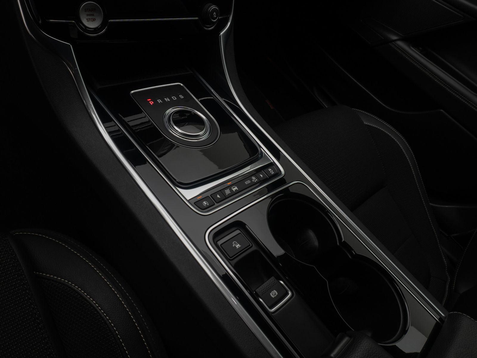 Fahrzeugabbildung Jaguar XE R-Sport FahrAssist Navi Sound Komfort 19Zoll