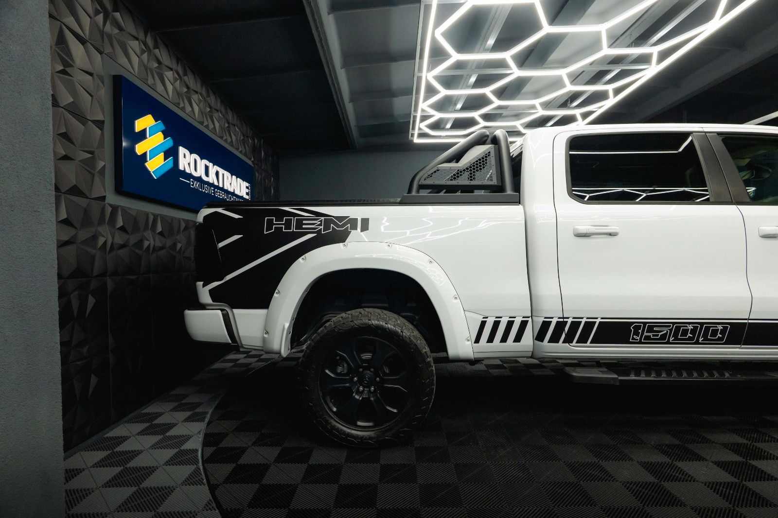 Fahrzeugabbildung Dodge RAM 5.7 V8 HEMI 4x4 OFFROAD LONGBED AXLE LOCK