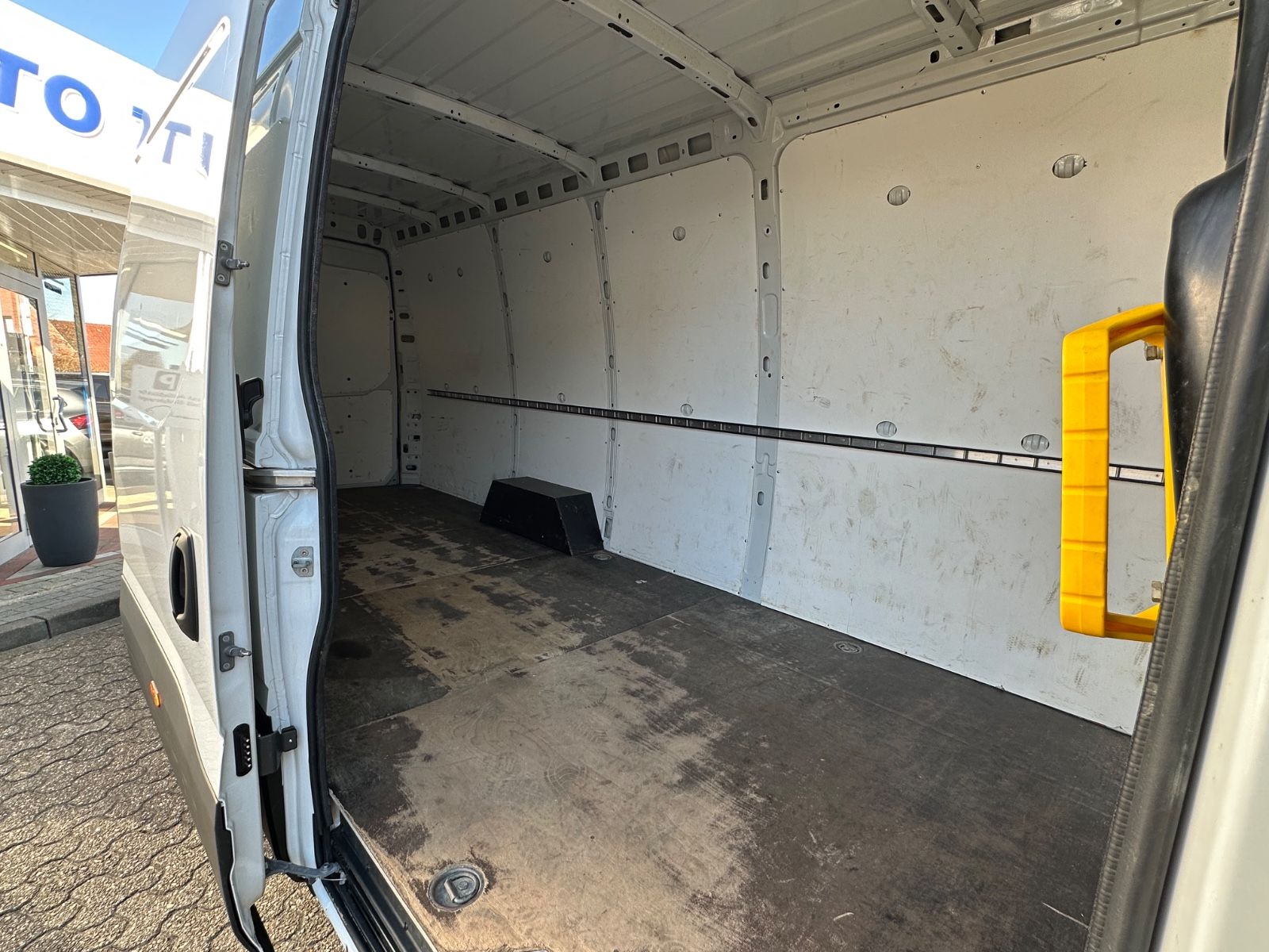 Fahrzeugabbildung Iveco Daily 35S16V 4100 L H2 2.3L Kamera/Temp/Carplay