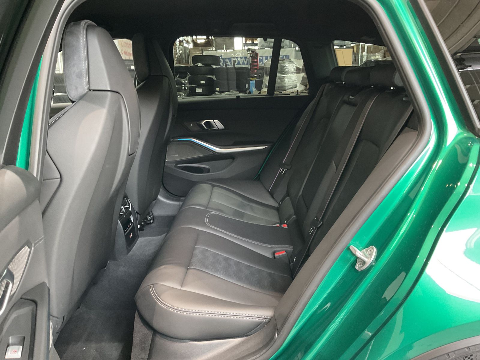 Fahrzeugeinzelansicht 13 Fahrzeugabbildung BMW M3 Competition |Sitzbelüftung |Interieurleisten