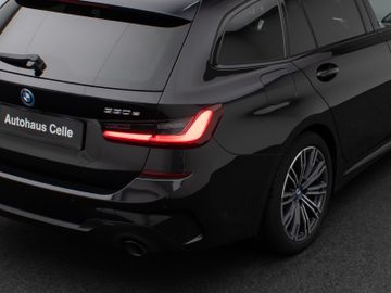 Fahrzeugabbildung BMW 330e M Sport Panorama Kamera HUD DAB HiFi Komfor