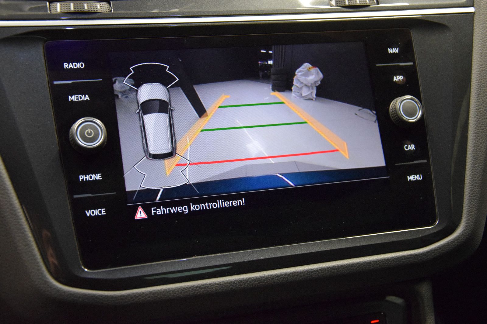 Fahrzeugabbildung Volkswagen Tiguan R-Line 4Motion IQ.Light ACC AHK 20°Kamera
