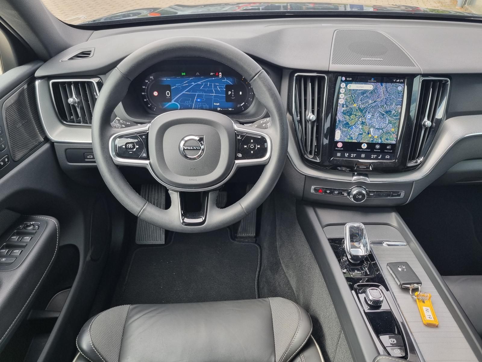 Fahrzeugabbildung Volvo XC60 B4 Diesel AWD Plus Dark 'AHK'