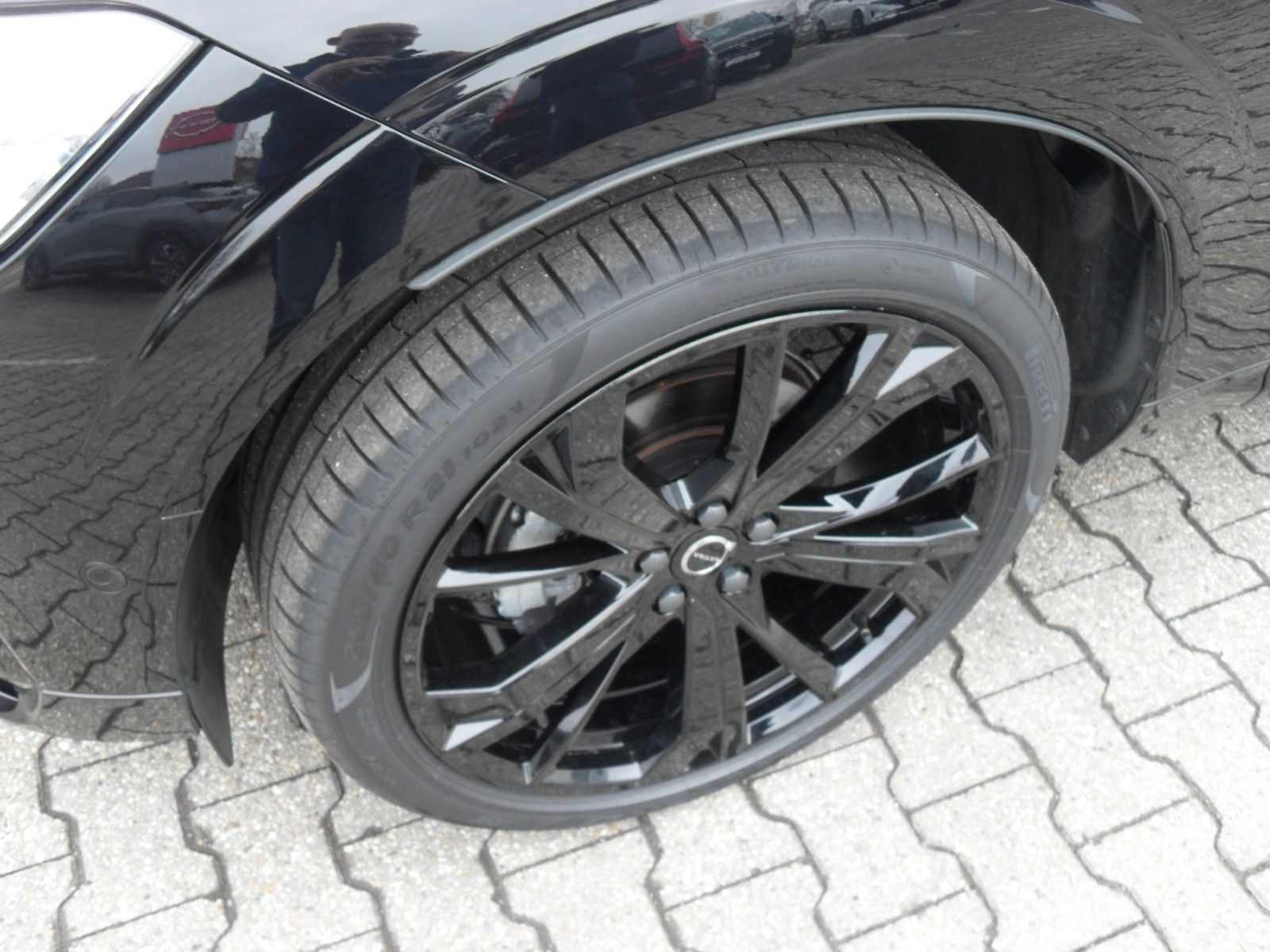 Fahrzeugabbildung Volvo XC 60 B5 Plus Black Edition AWD