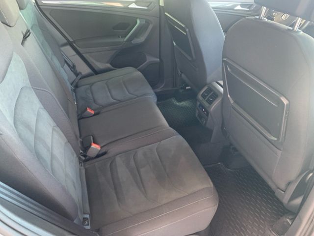 Fahrzeugabbildung Volkswagen Tiguan 1.5 TSI DSG Comfortline AHK NAVI LED PDC