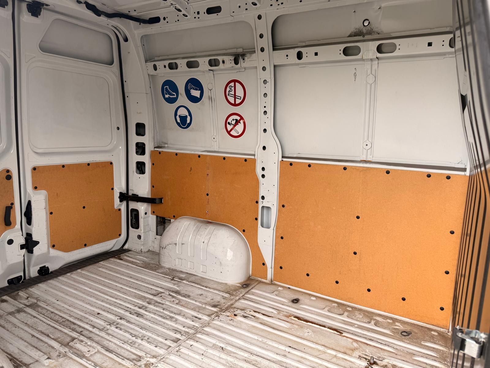 Fahrzeugabbildung Renault Master III Kasten L1H2 HKa 3,5t