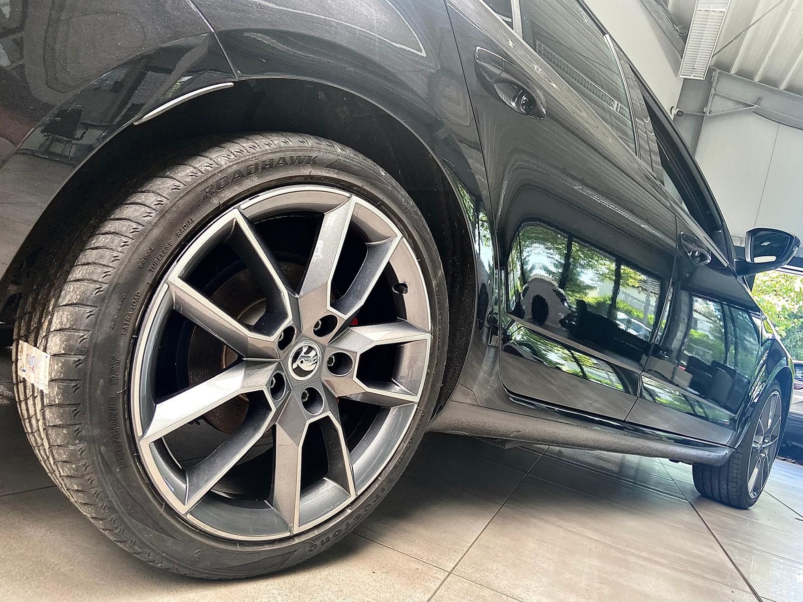 Skoda Octavia Combi RS 4x4 DSG LED Navi Kamera AHK foto 4