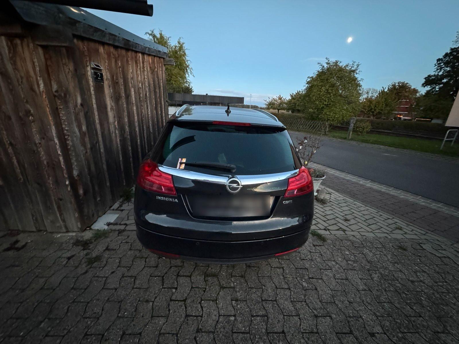 Opel Insignia 2010 — interior