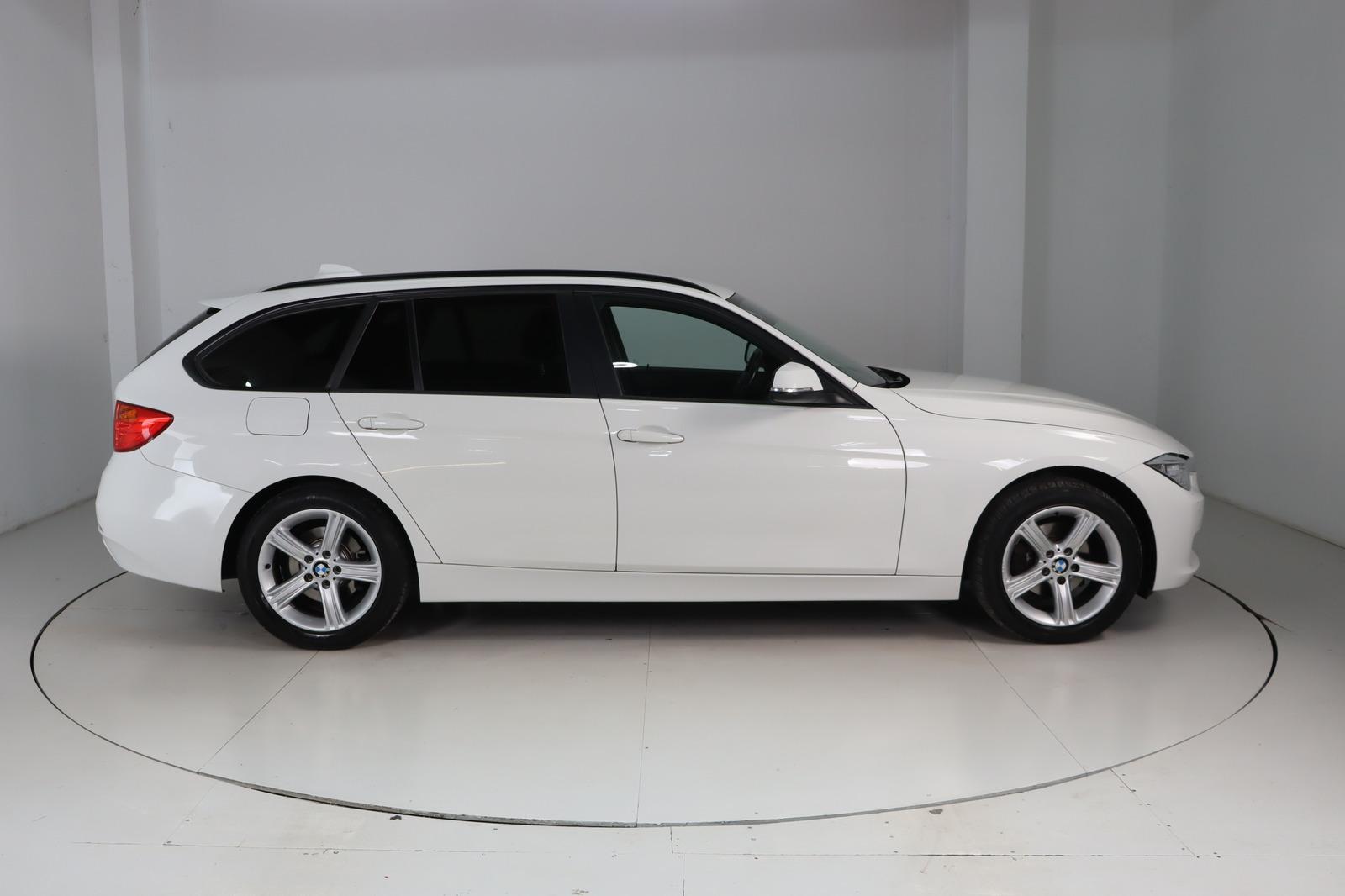 BMW 320 i Touring xDrive * Bi- Xenon * Navi