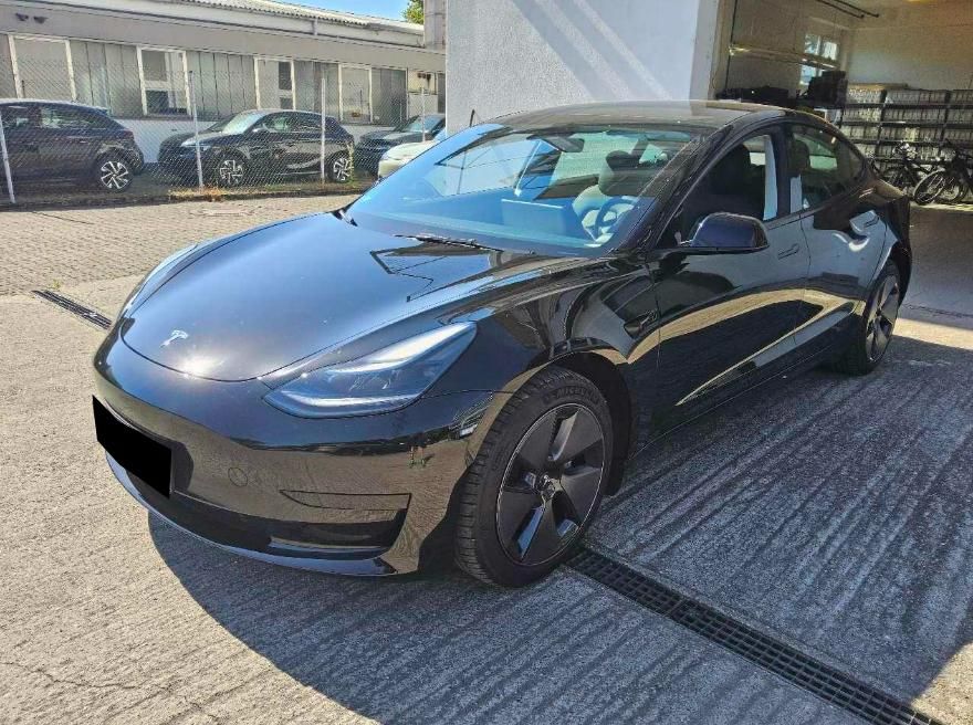 Tesla Model 3 Standard RWD Solid Black