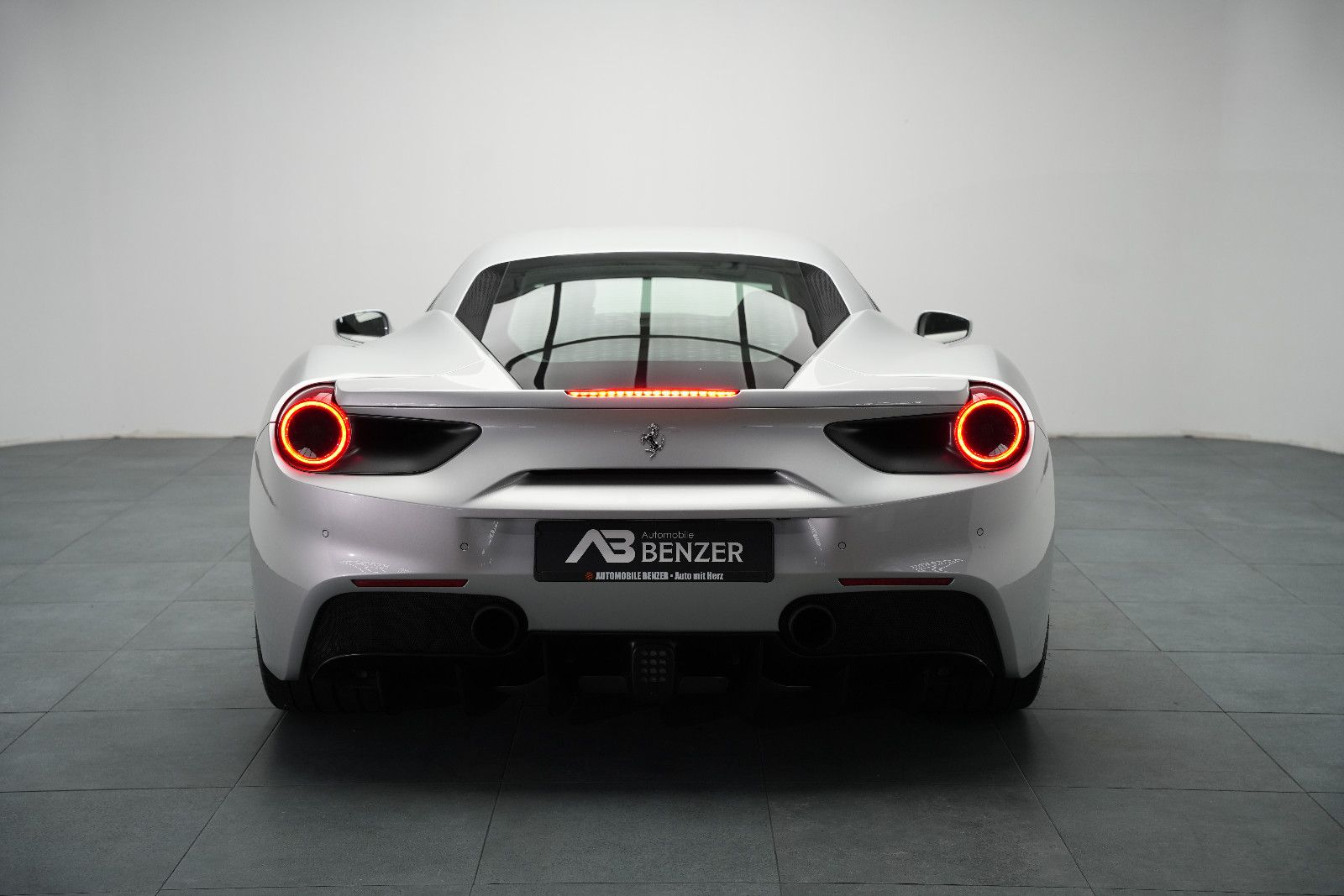 Fahrzeugabbildung Ferrari 488 GTB GTB Coupé DCT/SCUDERIA/KAMERA/