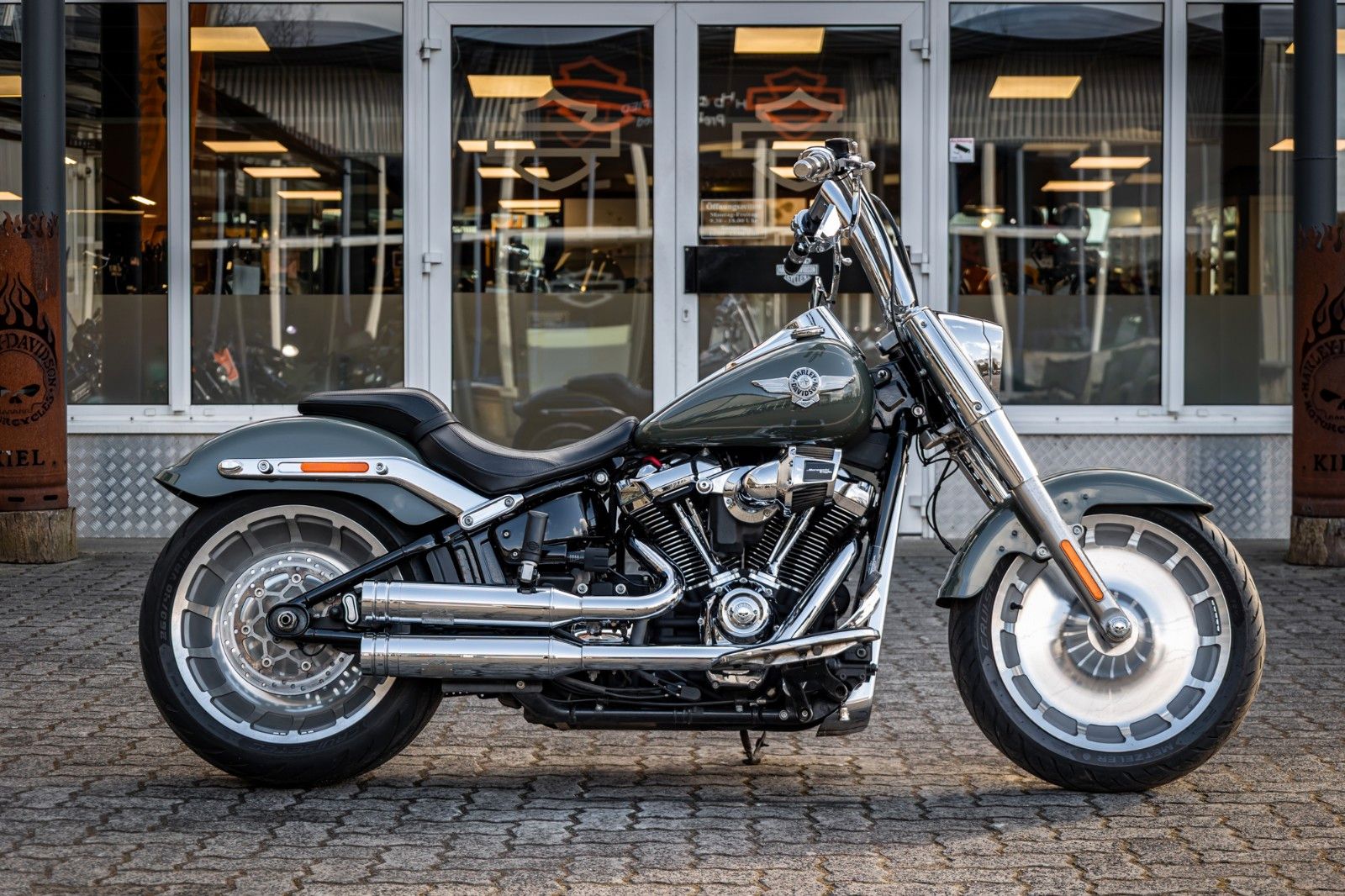 Fahrzeugabbildung Harley-Davidson FLFBS Fat Boy Softail 114 - Jekill & Hyde -