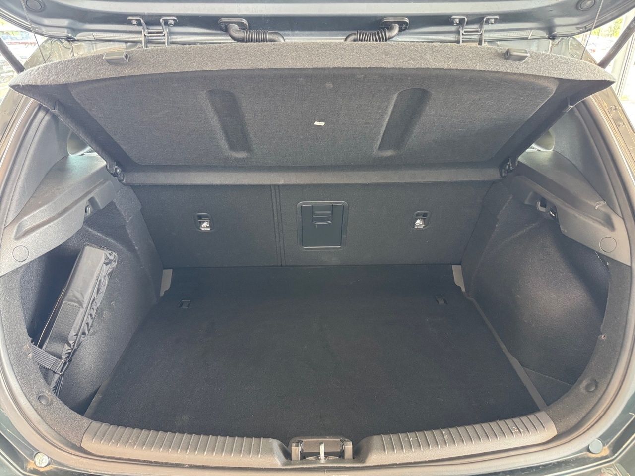 Fahrzeugabbildung Hyundai i30 ADVANTAGE AUT Fernlichtass. Kam. KlimaA LED