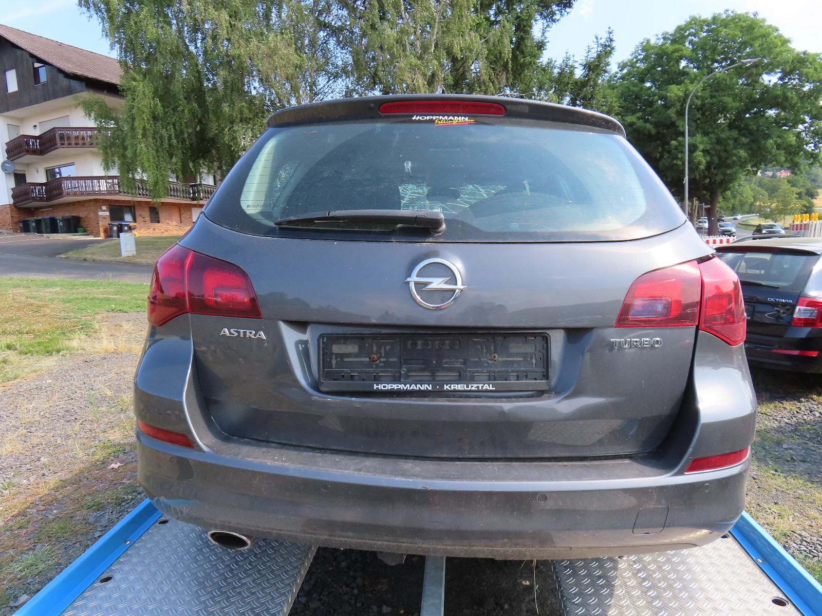 Opel Astra 2012 — photo 7