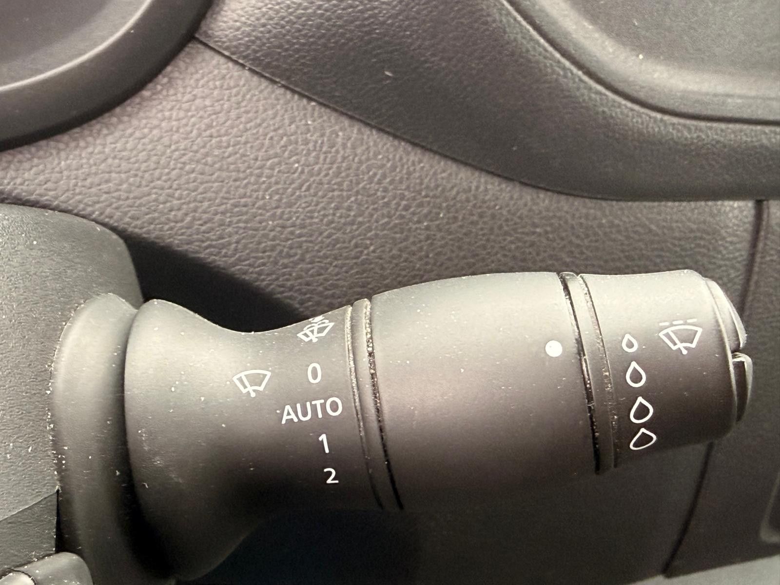 Fahrzeugabbildung Renault MasterIII Kasten L1H2 HKa 3,5t/1.HAND/SCHECKHEFT