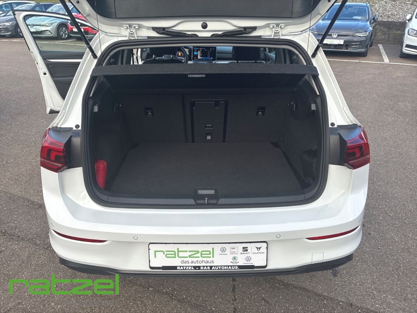 Fahrzeugabbildung Volkswagen Golf 1.5 TSI DSG Life Digitales Cockpit LED Sper