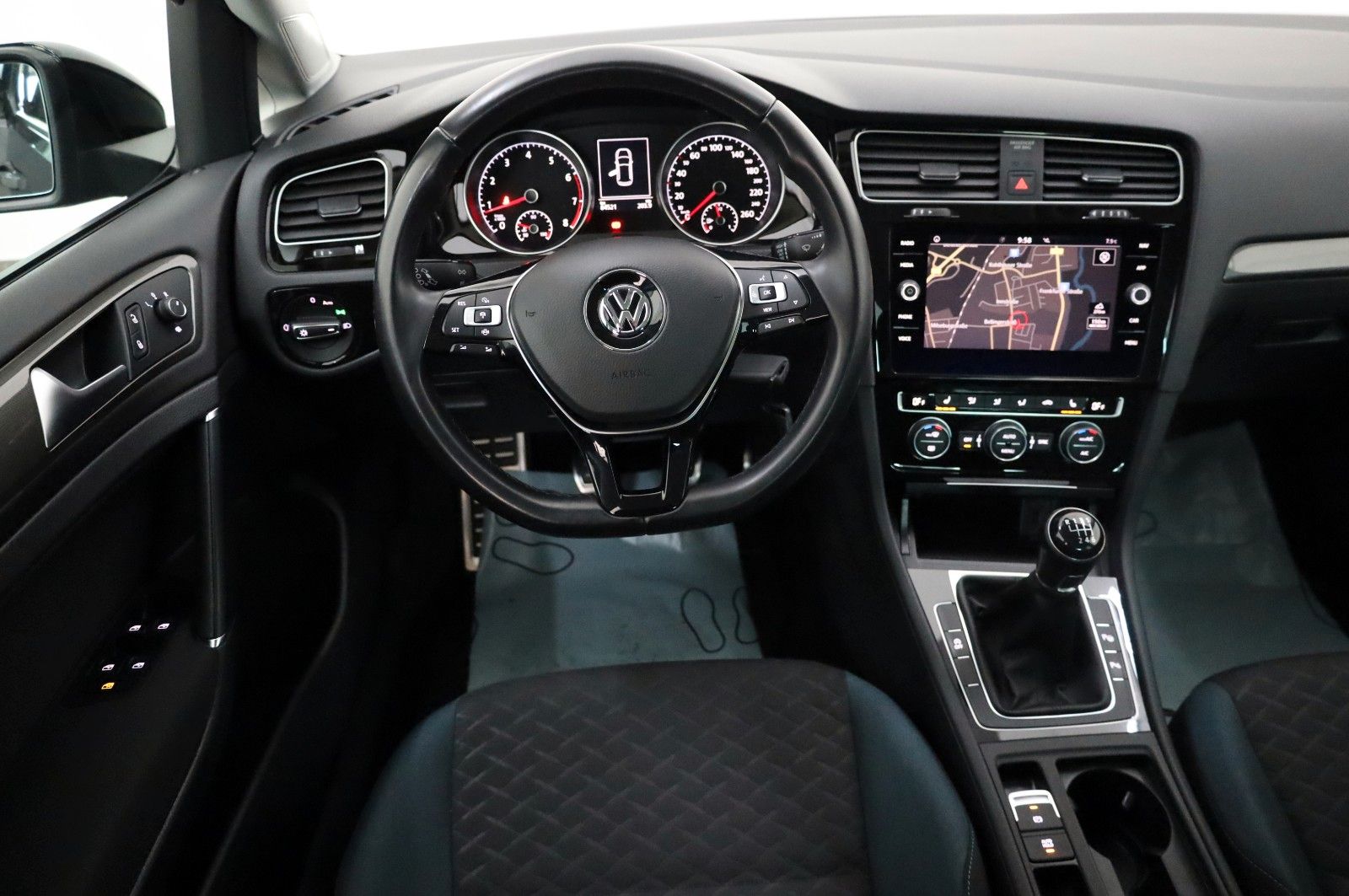 Fahrzeugabbildung Volkswagen Golf VII Lim. IQ.DRIVE BM Navi,SH,ACC,ParkAssist