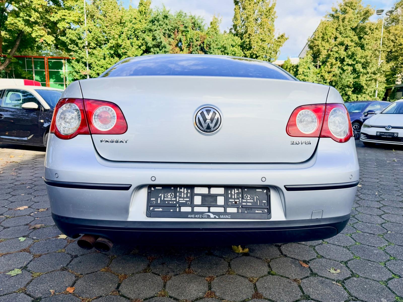 Volkswagen Passat Limousine 2,0FSI Trendline *Xenon+PDC*