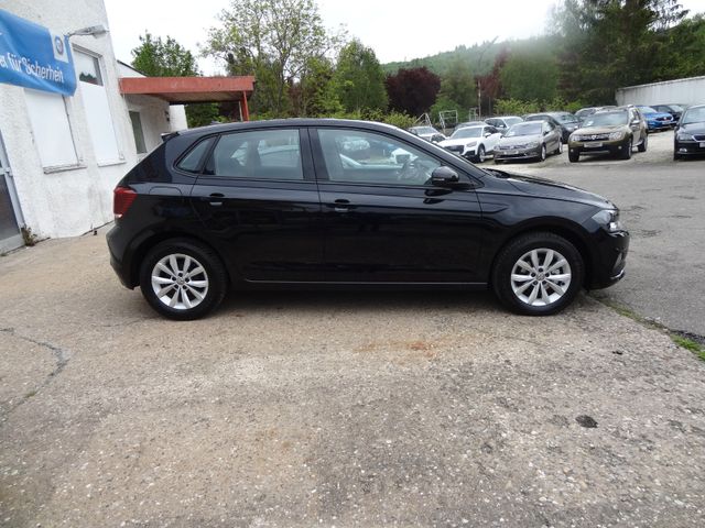 Fahrzeugabbildung Volkswagen Polo VI Highline/DSG//4.400km/1.Hd/PDC/Navi/Sitz