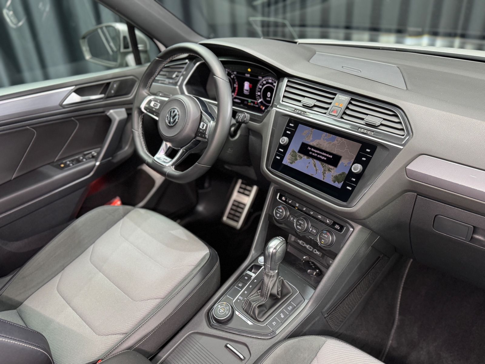 Fahrzeugabbildung Volkswagen Tiguan Allspace Highline 4Motion|R-LINE|PANO|AHK