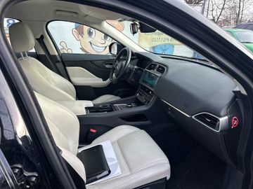 Jaguar F-Pace - 4
