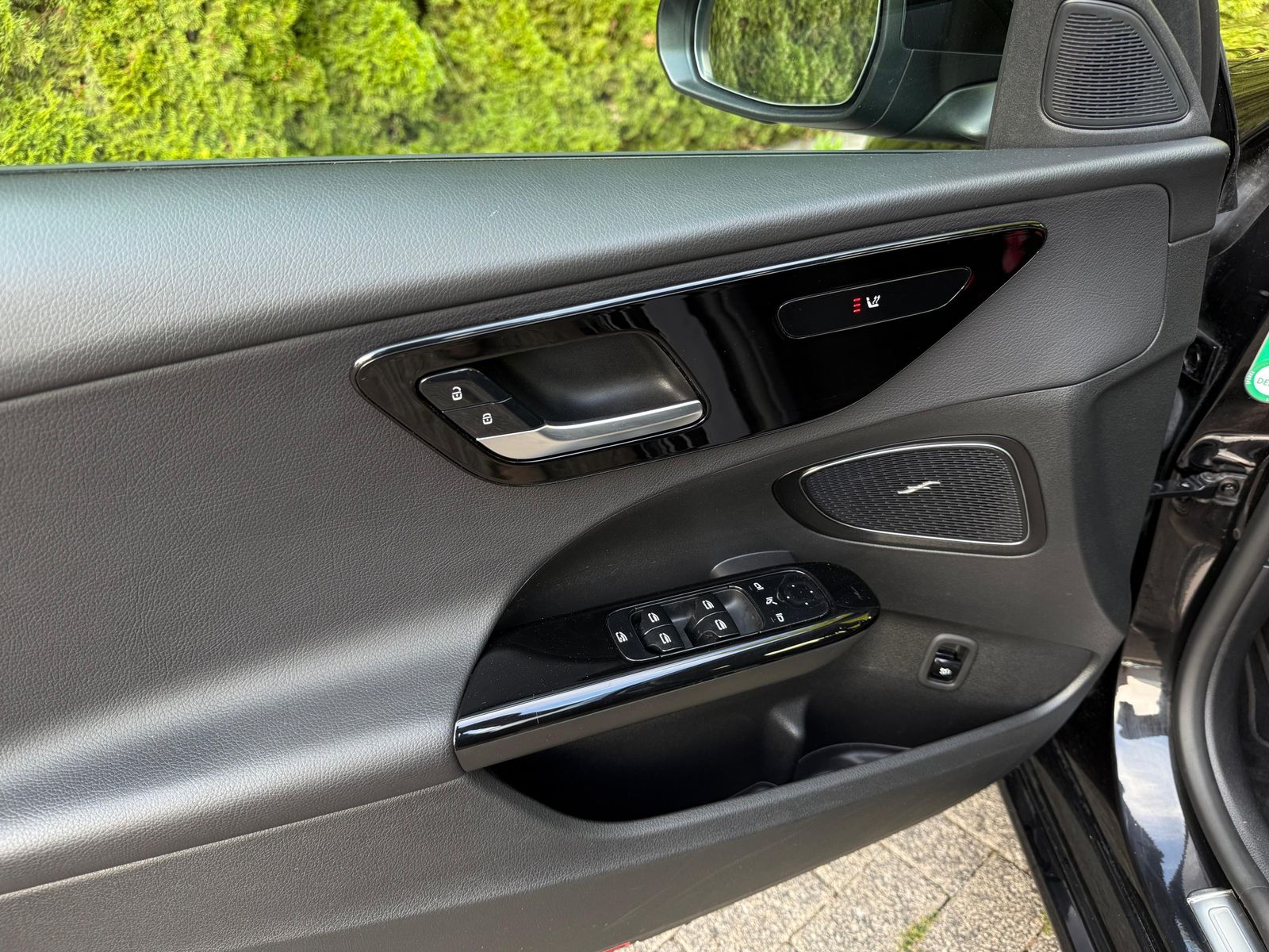 Fahrzeugabbildung Mercedes-Benz C 220 d T 9G LED+MBUX+KAMERA+SHZ+PARK+DAB