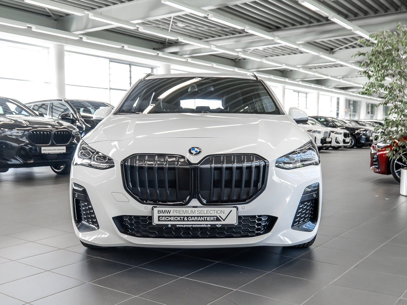 BMW 223 Active Tourer - Bild 8