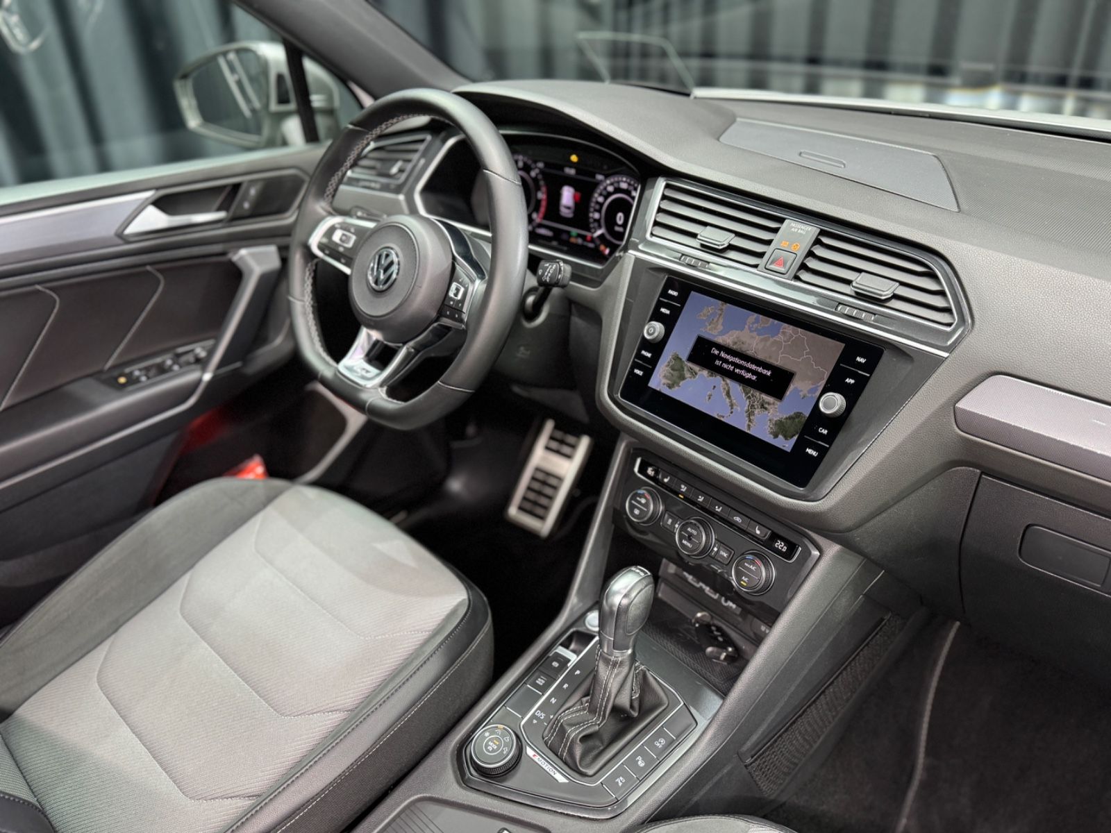 Fahrzeugabbildung Volkswagen Tiguan Allspace Highline 4Motion|R-LINE|PANO|AHK