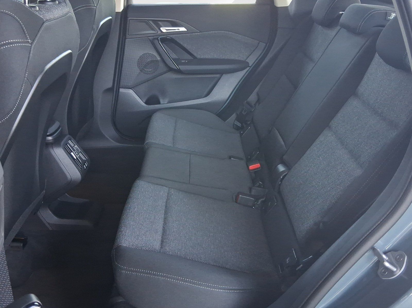 BMW X1 sDrive20i Navi CarPlay Driving Parking Head foto 14