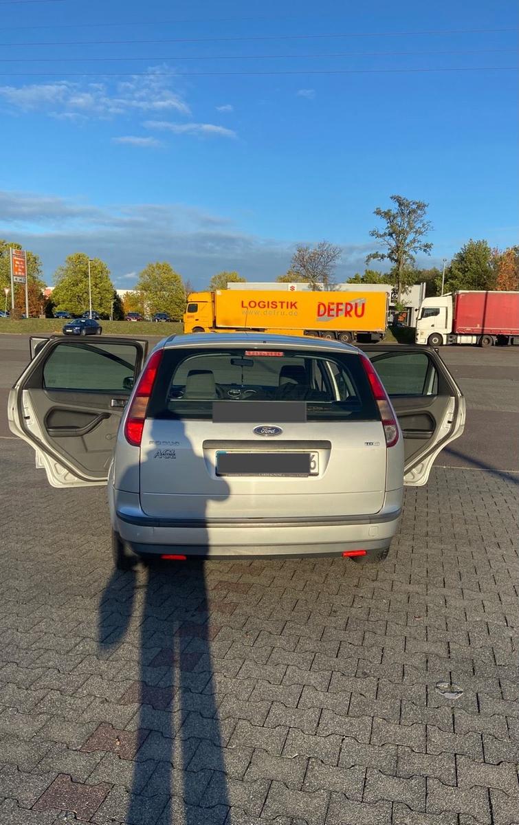 Ford Focus 2005 — photo 8