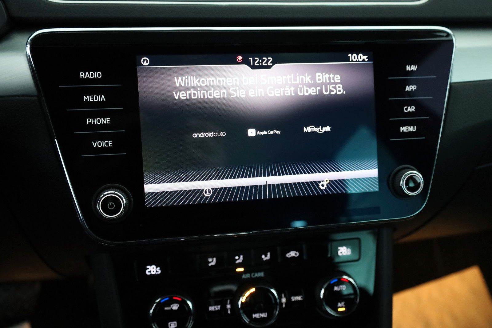 Fahrzeugabbildung SKODA Superb Combi Ambition Navi,Bi-Xenon,Kamera,SR+WR