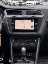 Volkswagen Tiguan - 12