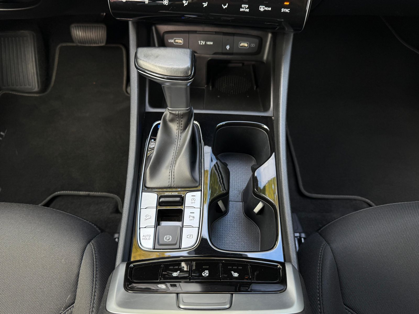 Fahrzeugabbildung Hyundai Tucson 1.6 T-GDI DCT 2WD LED+SHZ+KAM+CARPLAY+DAB