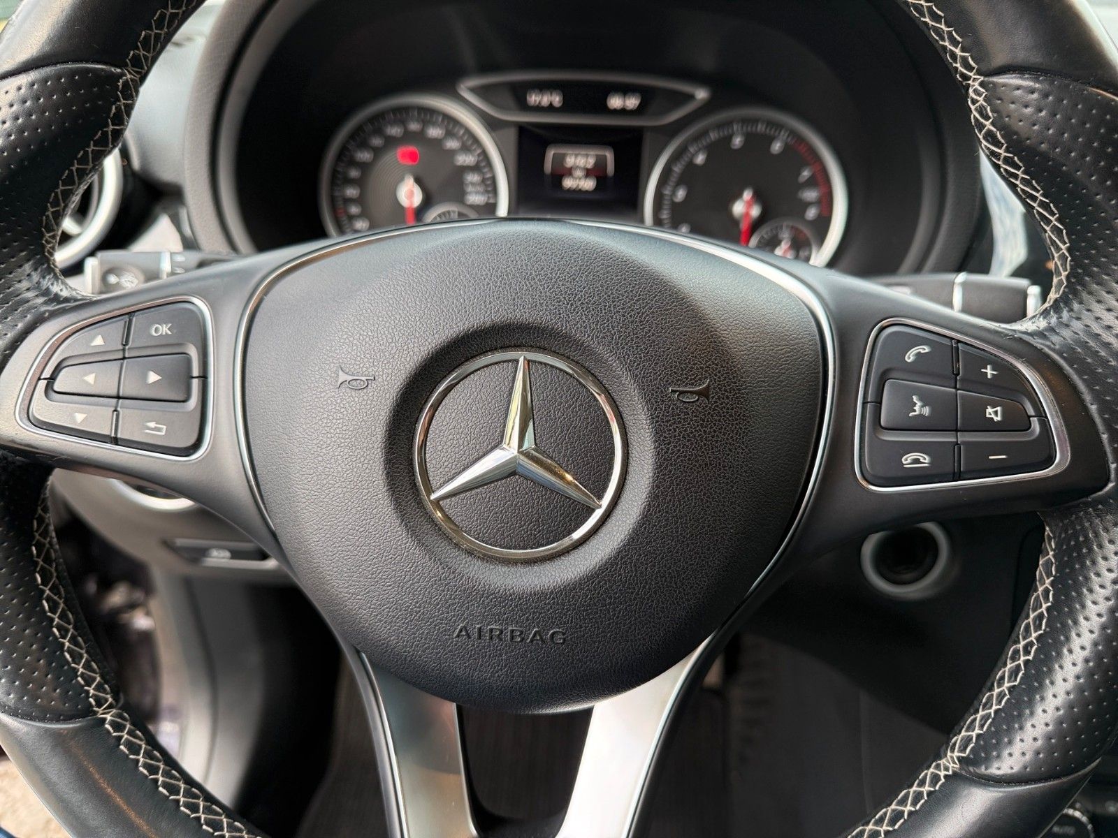 Fahrzeugabbildung Mercedes-Benz B 200 BlueEFFICIENCY Sports Tourer*AHK*Harman-K.