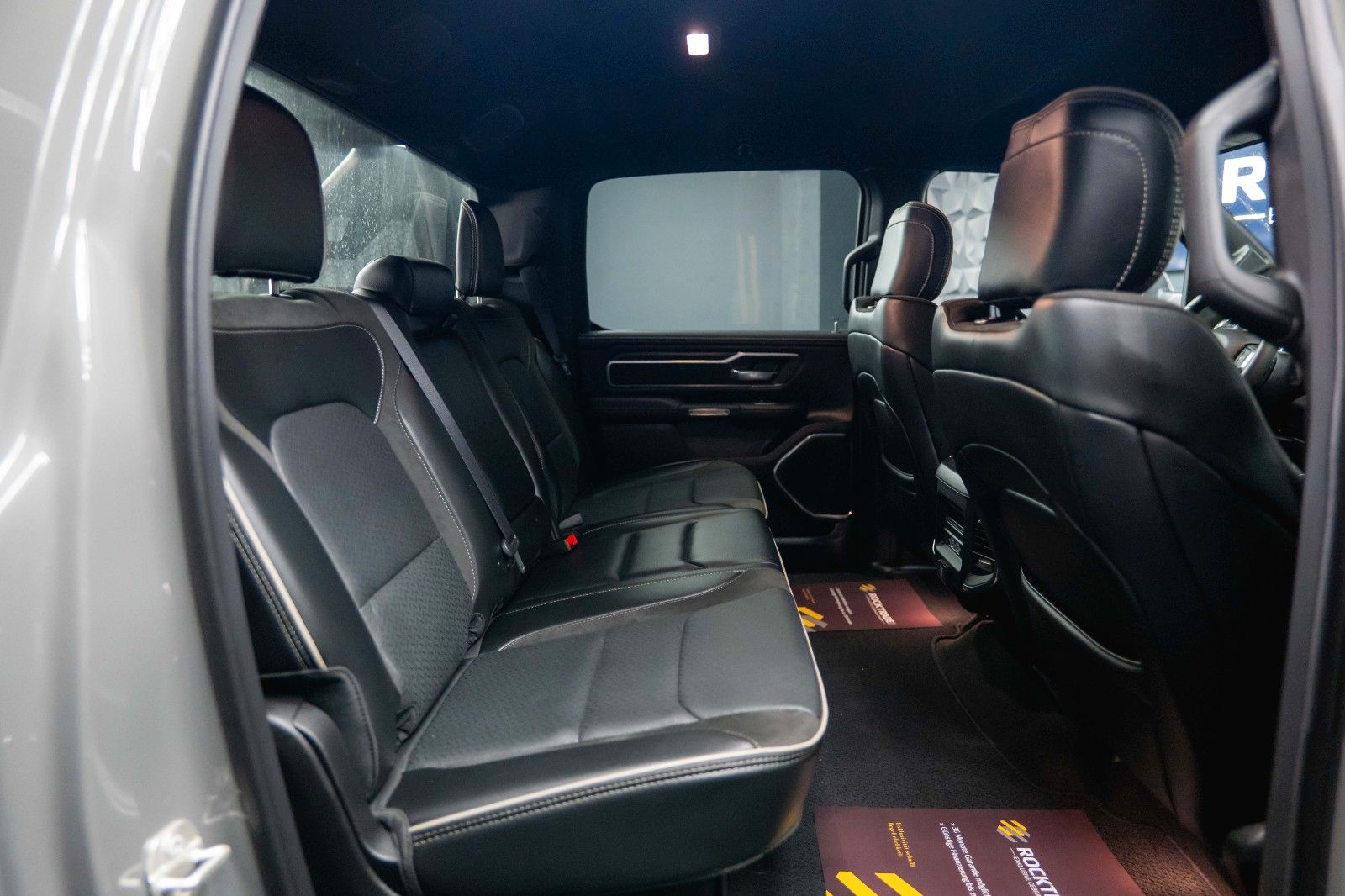 Fahrzeugabbildung Dodge RAM 5.7 V8 HEMI 4x4 NIGHT Laramie ARMY STYLE 19%