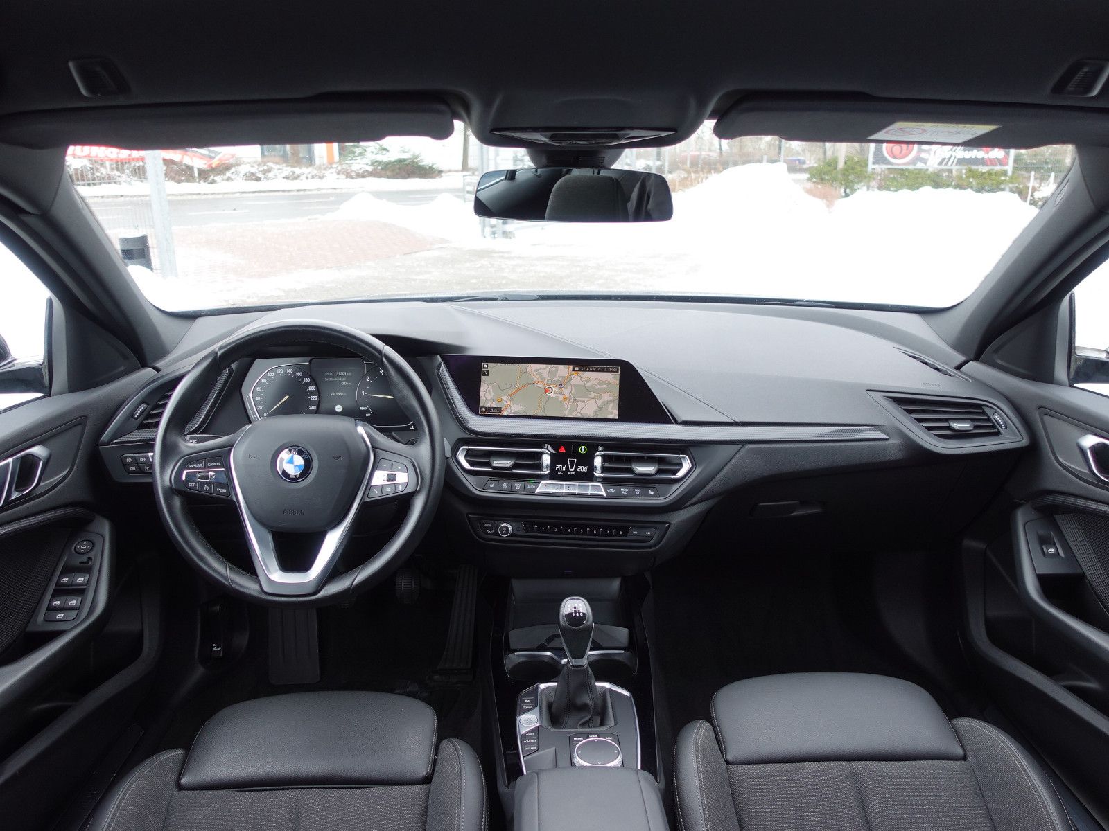 Fahrzeugabbildung BMW 118i Sport Line Navi CarPlay LED-Pkt.