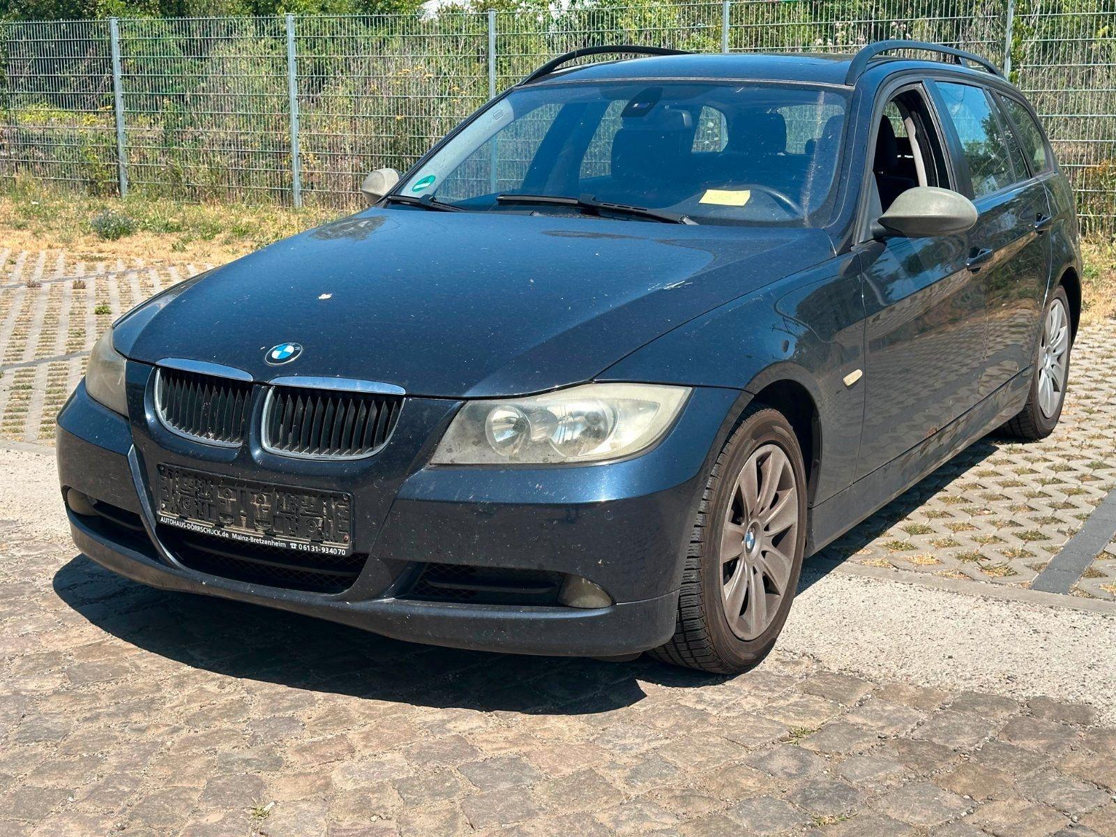 BMW 320 2006 — вигляд ззаду