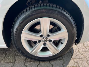 Fahrzeugabbildung Volkswagen Golf VII Lim. Comfortline BMT AUTOMATIK NAVI PDC