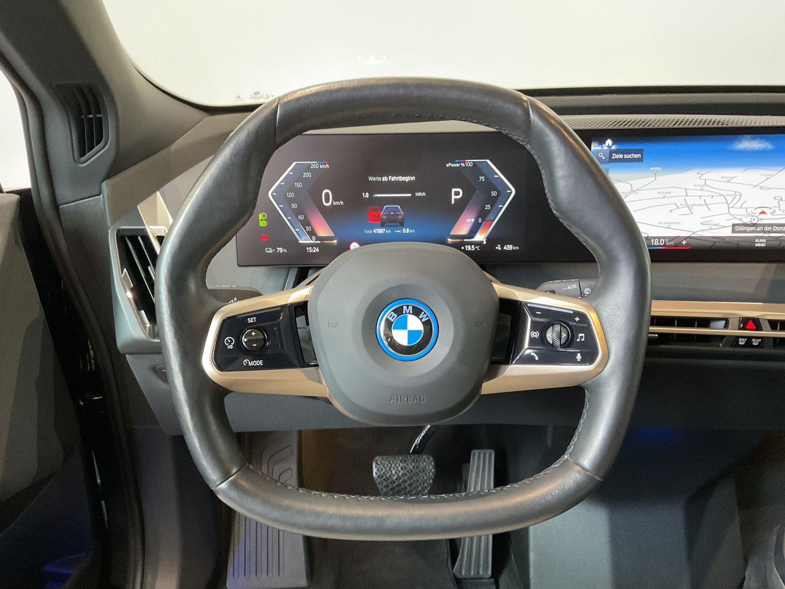 Fahrzeugabbildung BMW iX M60 B&W Surround Aktivlenkung Pano.Dach