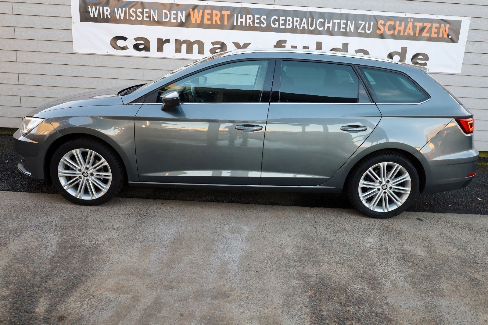 Fahrzeugabbildung SEAT Leon ST Xcellence T.Leder,Navi,LED,Apple CarPlay