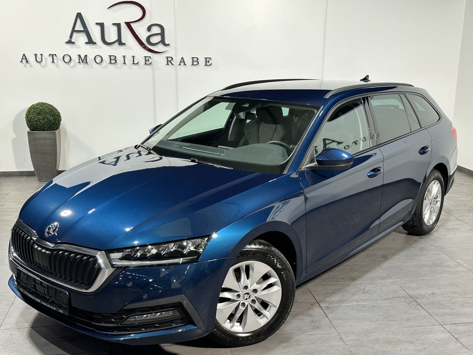 Fahrzeugabbildung SKODA Octavia Combi 2.0 TDI DSG Ambition NAV+LED+VCOCK